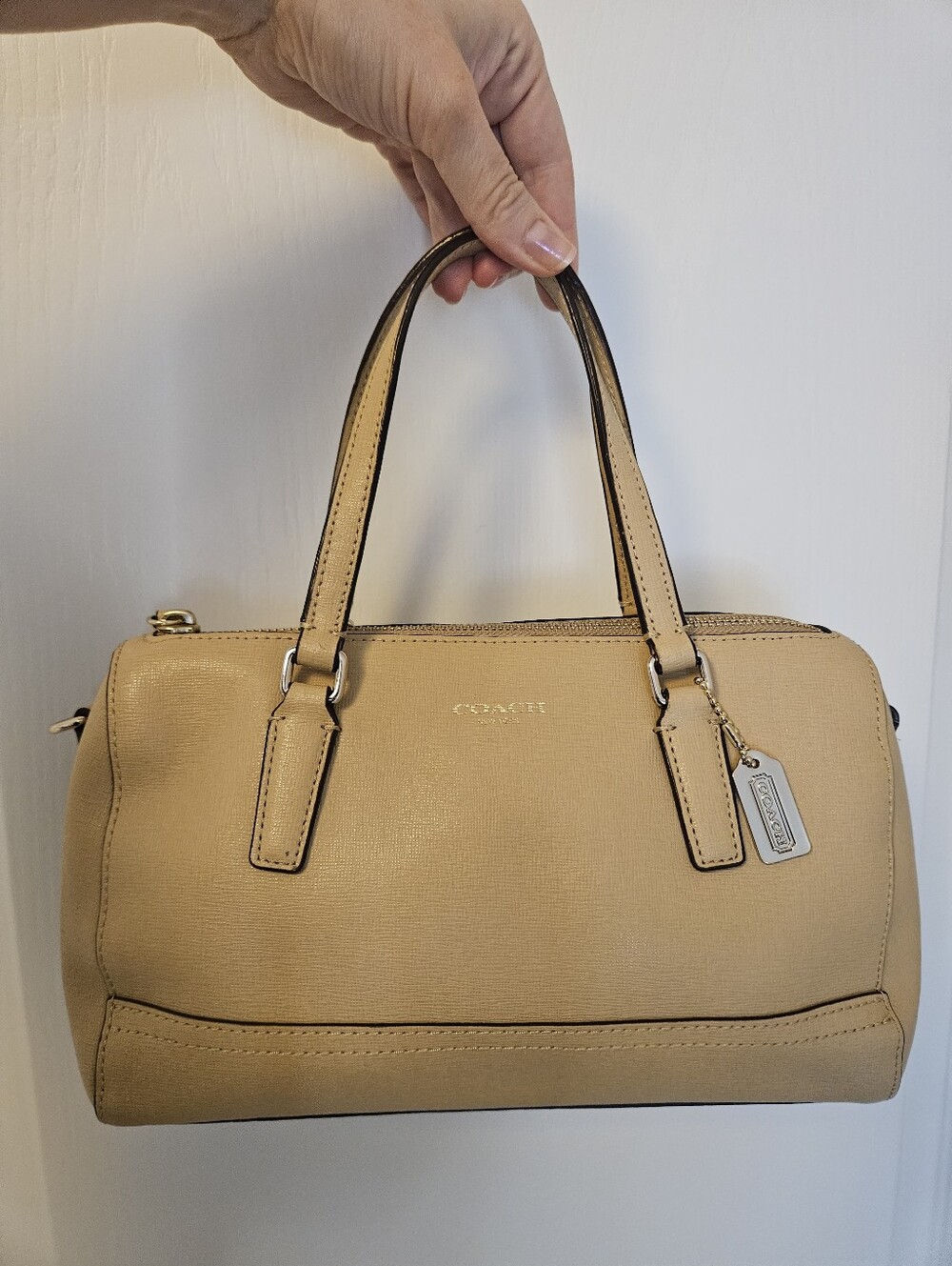 Coach Kacey Leather Shoulder Bag in Beige Like New